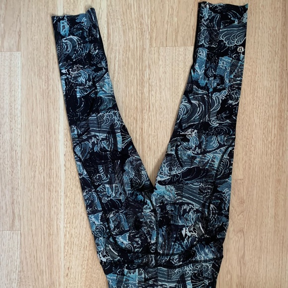 Lululemon size 2 leggings - Picture 3 of 4